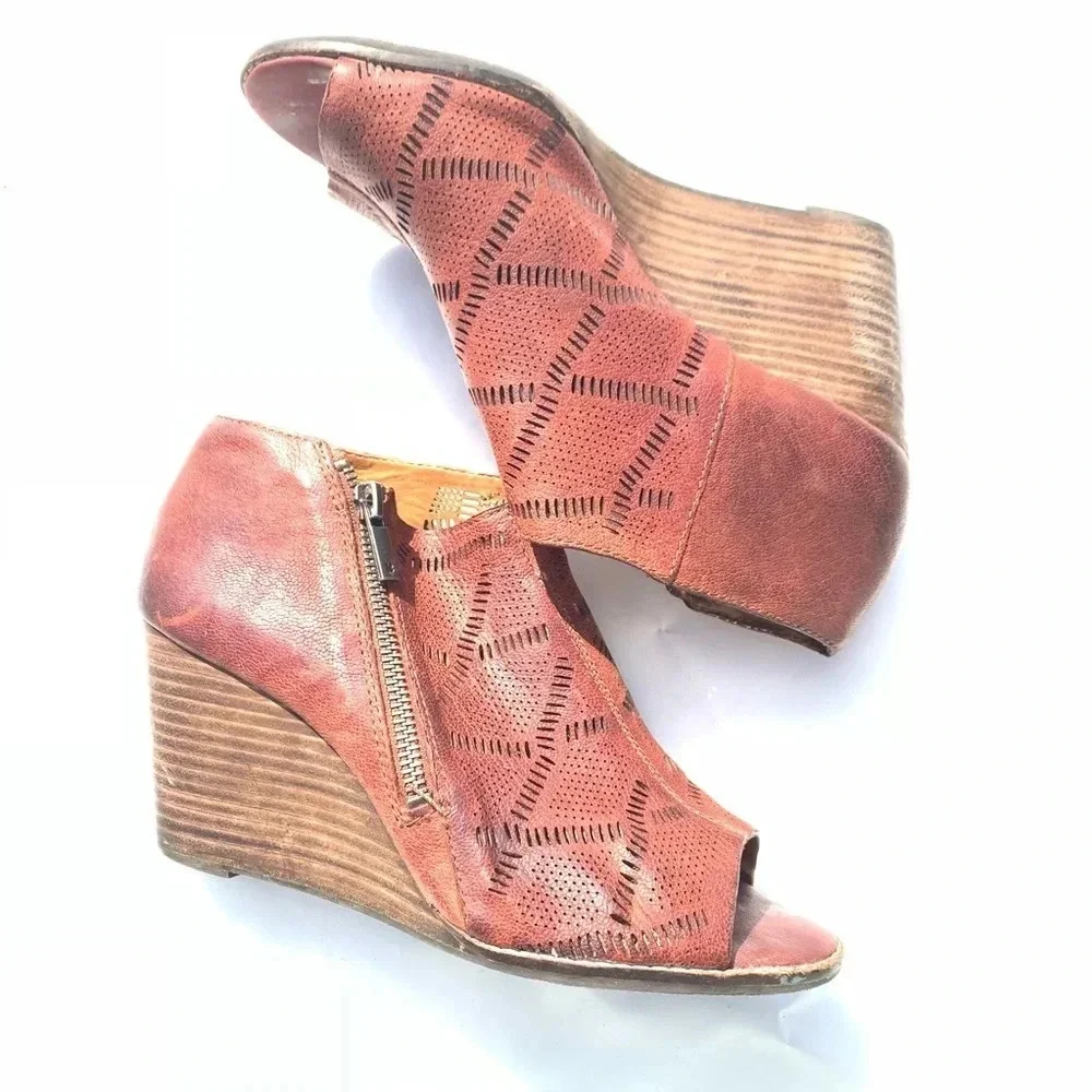 Lucky Brand wedge leather bootie size 38